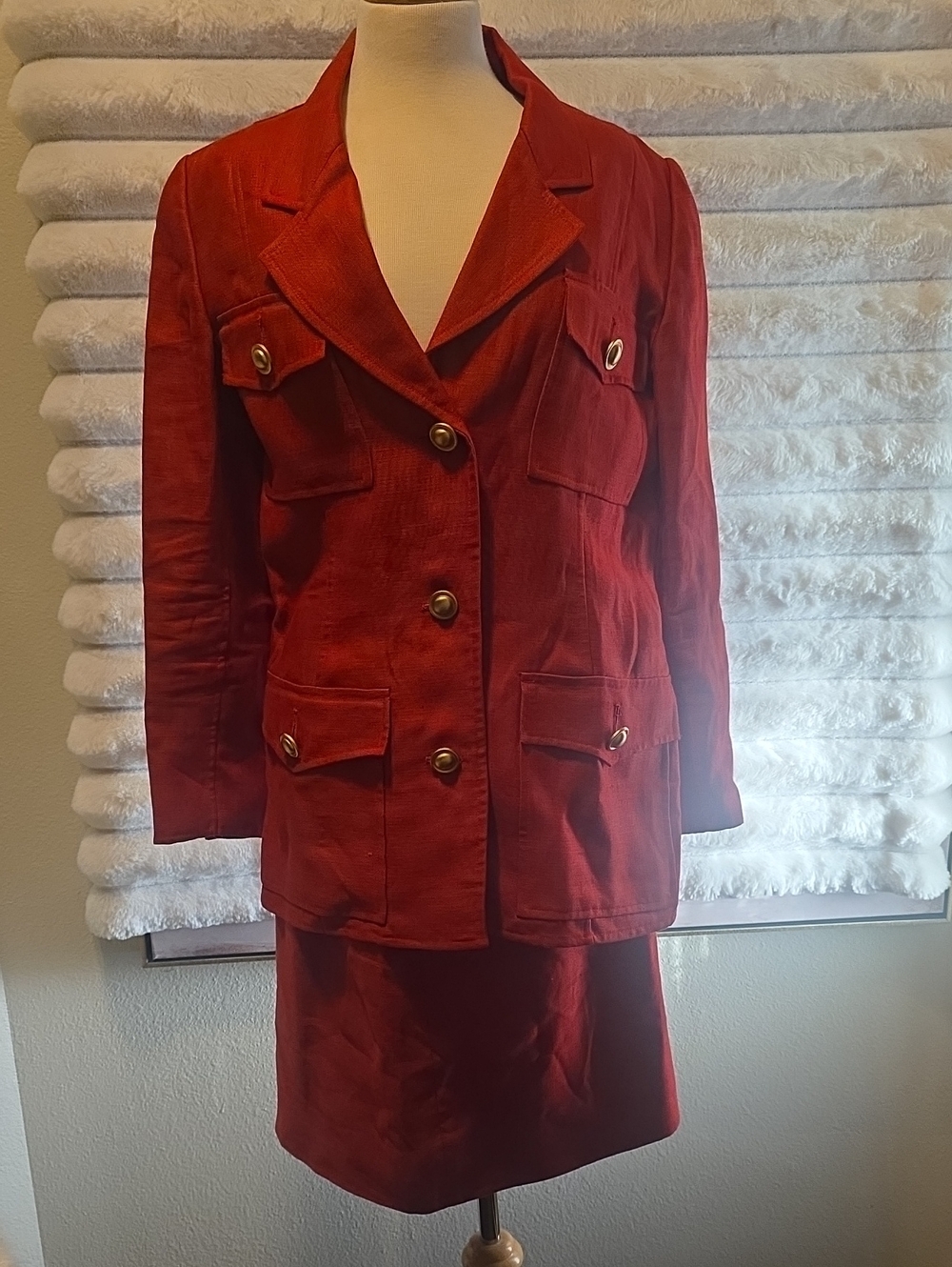 Oscar de la Renta Red Linen Blazer And Skirt with Four Flap Pockets Vintage S 10